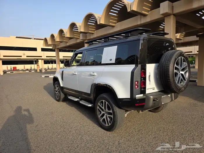 للبيع لاند روفر ديفندر 110 بودي وكالة 2023 16