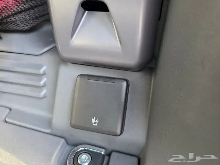 للبيع لاند روفر ديفندر 110 بودي وكالة 2023 30