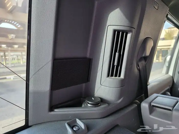 للبيع لاند روفر ديفندر 110 بودي وكالة 2023 28