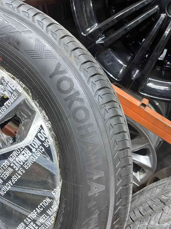 جنوط نيسان تيتانيوم مقاس 20 اصلي وكاله موديل 2025 2