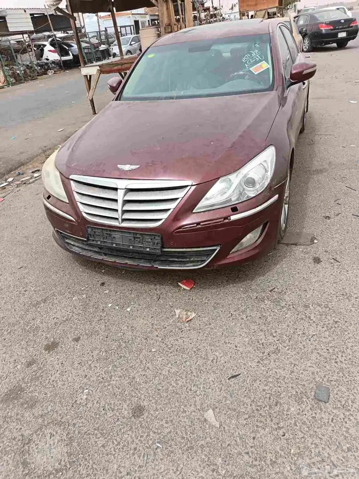 يوجد لدينا قطع غيار السيارات هونداي جنسس موديل 2014 1