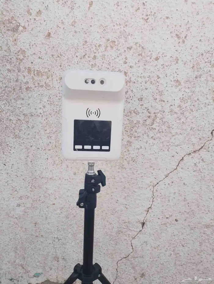 لمبات وفاكس وهاتف للبيع 2