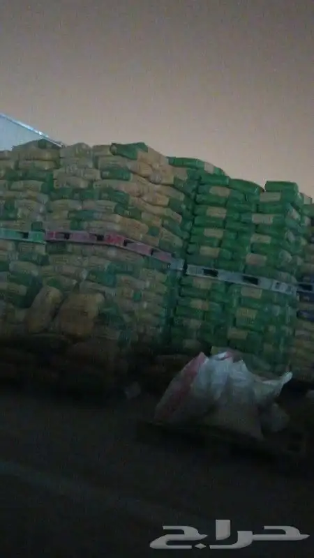 مبسط رمل وبلك وسمنت وبلاط وغراا وجميع مواد البناء اسمنت بجمي 0