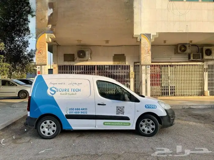 طباعة تركيب ستيكر سيارات دينات باصات دوكر هايس وانيت مطبعة 3