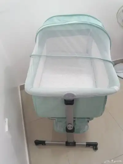 للبيع سرير بحالة جيدة استخدام قليل الخبر الثقبة 5