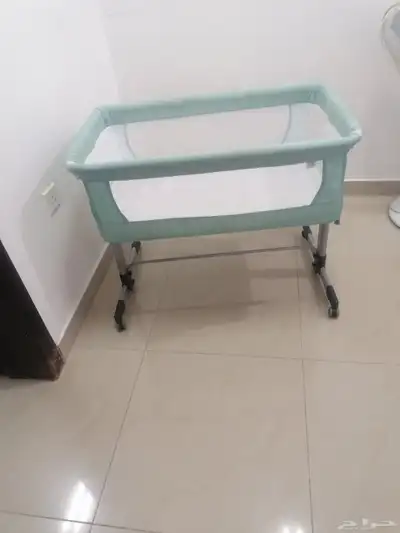 للبيع سرير بحالة جيدة استخدام قليل الخبر الثقبة 4