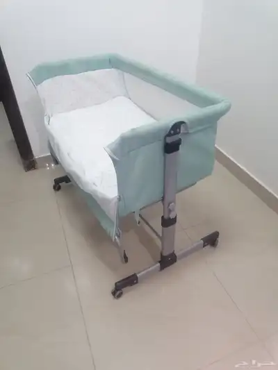 للبيع سرير بحالة جيدة استخدام قليل الخبر الثقبة 1
