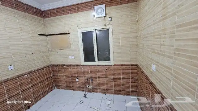 شقه للايجار 4 غرف حي الواحه 9