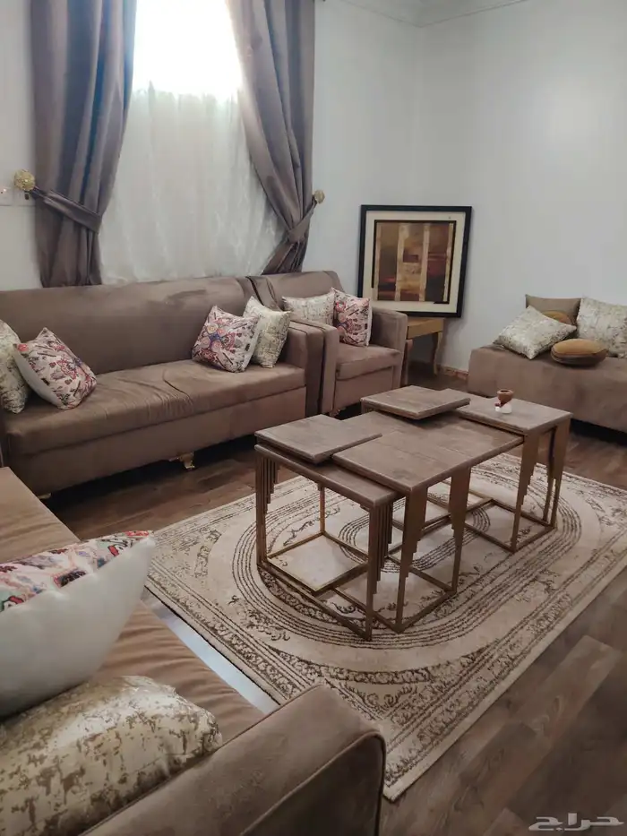 مجلس في تبوك يكفي 10 لم يستخدم كثير بدون المكيف والمشمع 2