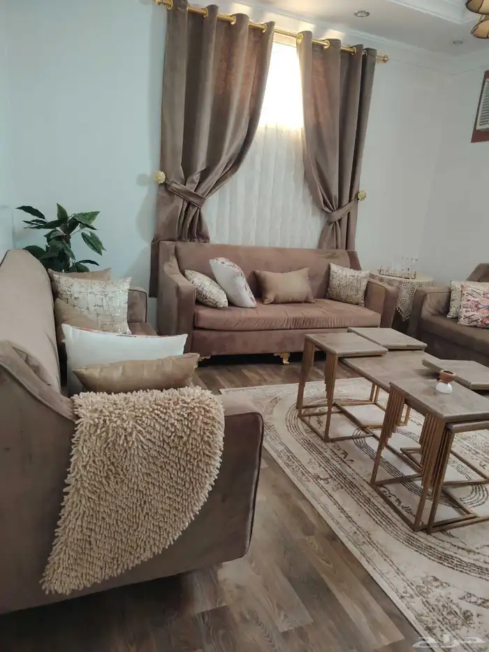 مجلس في تبوك يكفي 10 لم يستخدم كثير بدون المكيف والمشمع 0