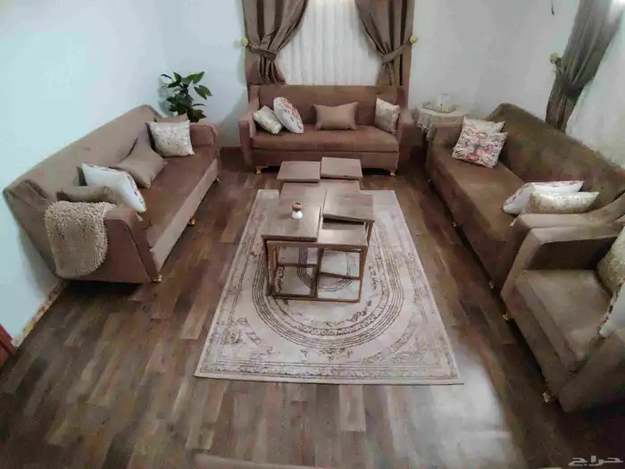 مجلس في تبوك يكفي 10 لم يستخدم كثير بدون المكيف والمشمع 1