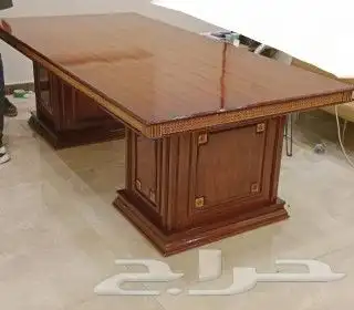 طاولة اجتماعات فخمه جدا تكفي 8 كراسي ب 600 ريال 0