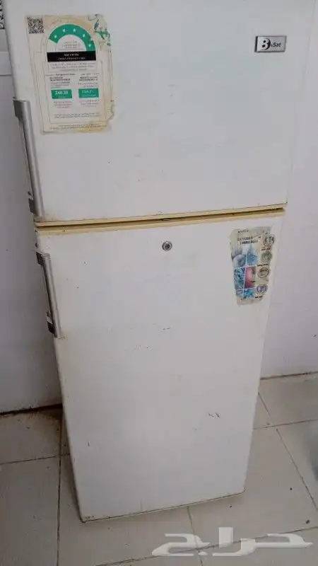 طقم كنب 300 ريال ثلاجة صغيرة 200 ريال قابل للتفاوض البسيط 1