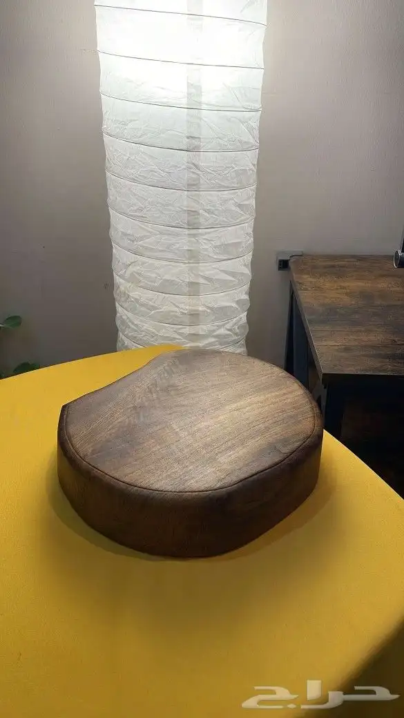 قاعدة عرض من خشب التيك الطبيعي   مصنوعة يدوي ا 2