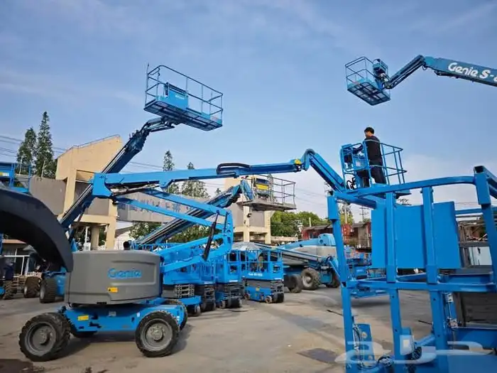 scissorlifts Manlift for rent سيزرلفت مانلفت للإيجار فوركلفت 6
