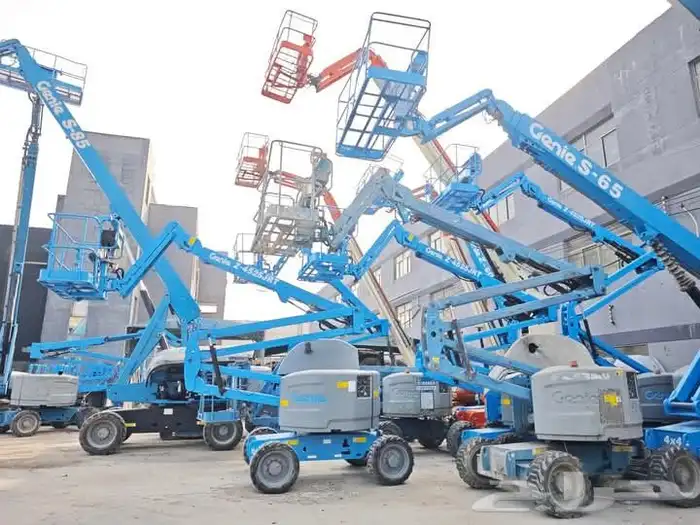 scissorlifts Manlift for rent سيزرلفت مانلفت للإيجار فوركلفت 4