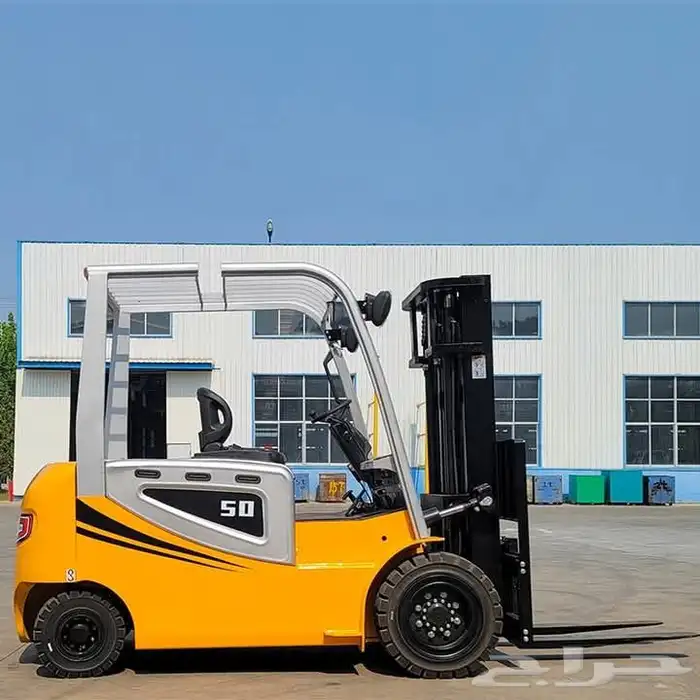 scissorlifts Manlift for rent سيزرلفت مانلفت للإيجار فوركلفت 10