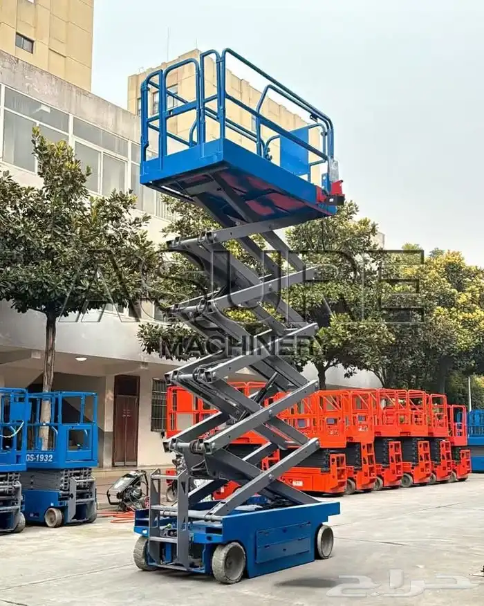 scissorlifts Manlift for rent سيزرلفت مانلفت للإيجار فوركلفت 9