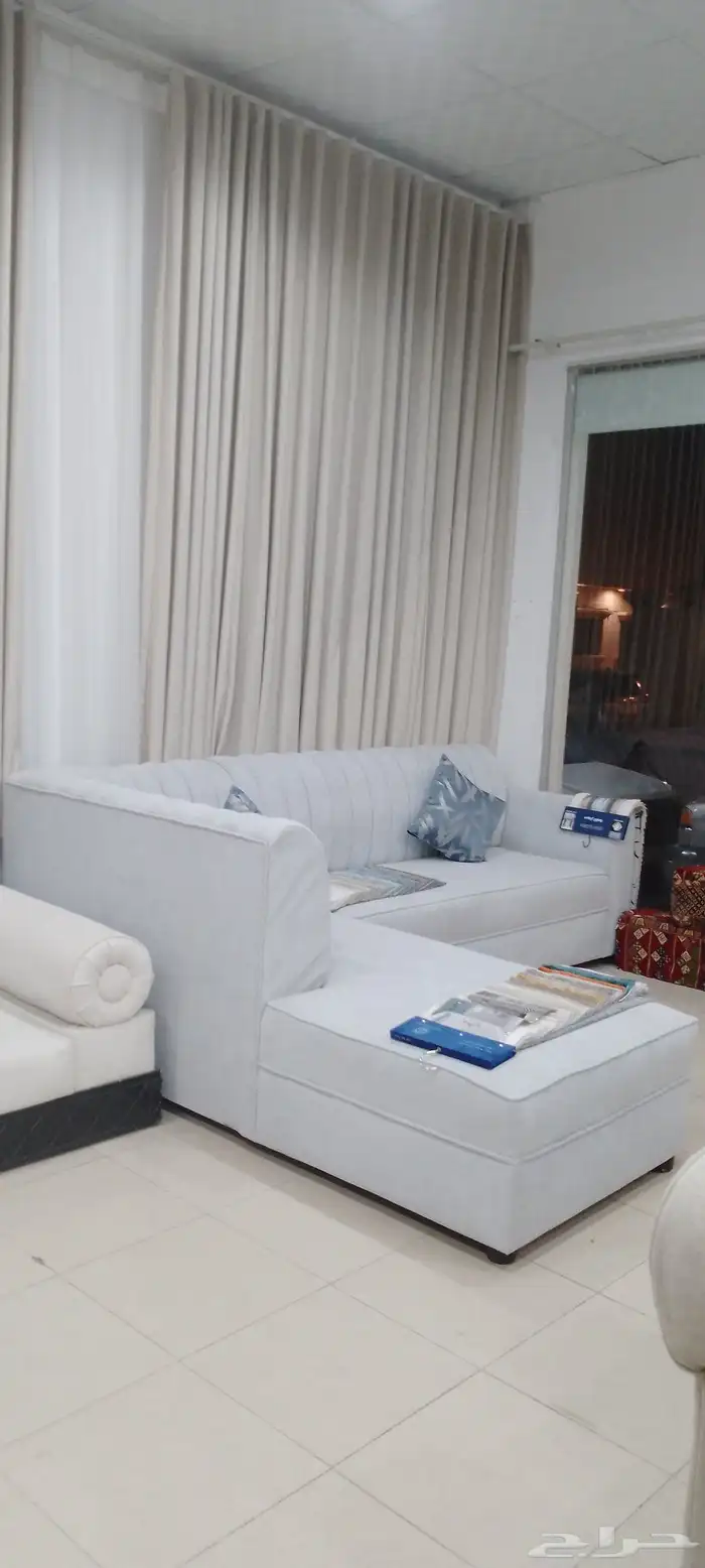 محل أهل الصدارة للكنب والستائر والتنجيد عنك شارع الخيل 3