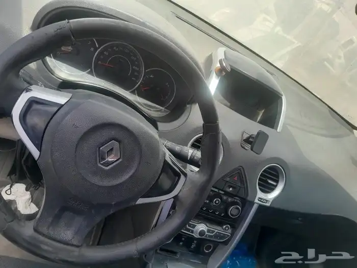 متوفر جميع قطع غيار رينو كوليوس موديل 2016 تشليح فقط وملحقات 6