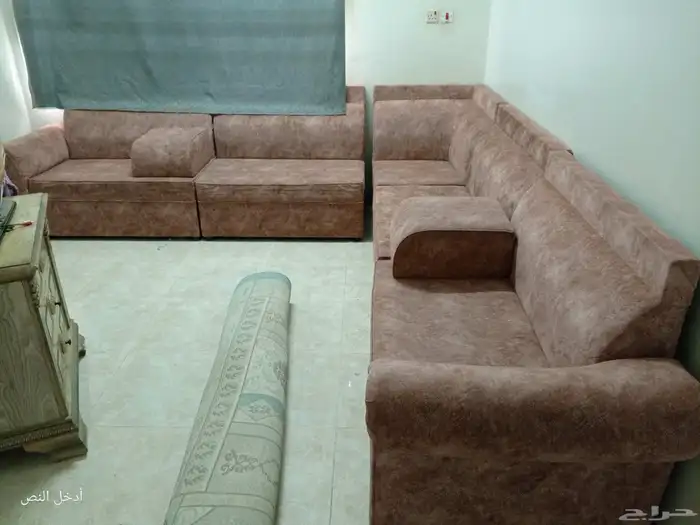 كنب مستخدم شبه جديد للبيع المستعجل. متواجد في الخبراء 0