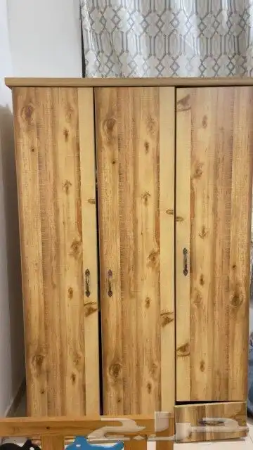 كنب ودولاب ثلاثه ضلف ومطبخ. ثلاثه متر ونصف مع المغسلة 0