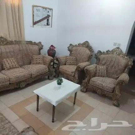 كنب ودولاب ثلاثه ضلف ومطبخ. ثلاثه متر ونصف مع المغسلة 2