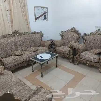 كنب ودولاب ثلاثه ضلف ومطبخ. ثلاثه متر ونصف مع المغسلة 3