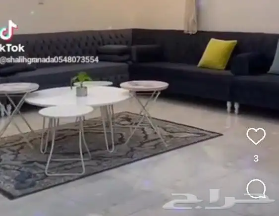 5 طاولات خدمه واحده كبيره وعدد 4 طاوله صغير للمجلس 1