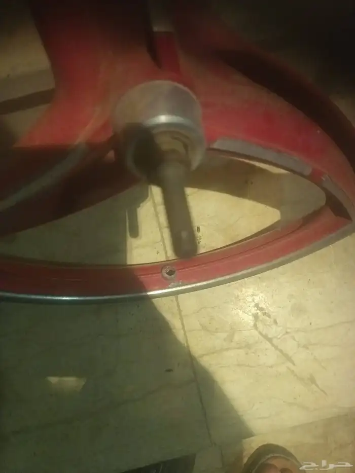 جنط سيكل مقاس 20 نضيف جهة البلط واحد صغير واحد كبير على اسوم 2