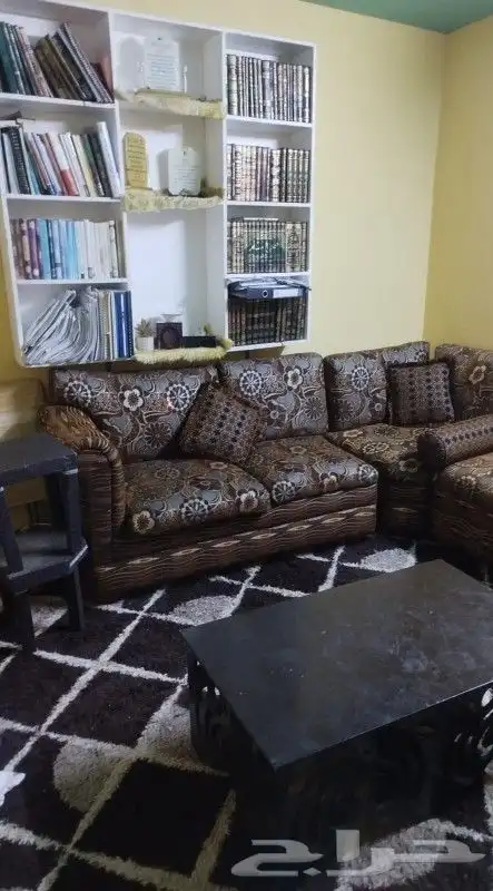 كنب مجلس للبيع تقريبا 12 متر مع الفراش والطاولات 1