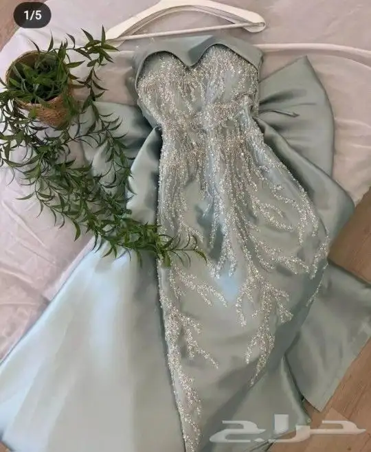 فستان للبيع .. لبسته 5 ساعات فقط ..البيع عالسوم 0