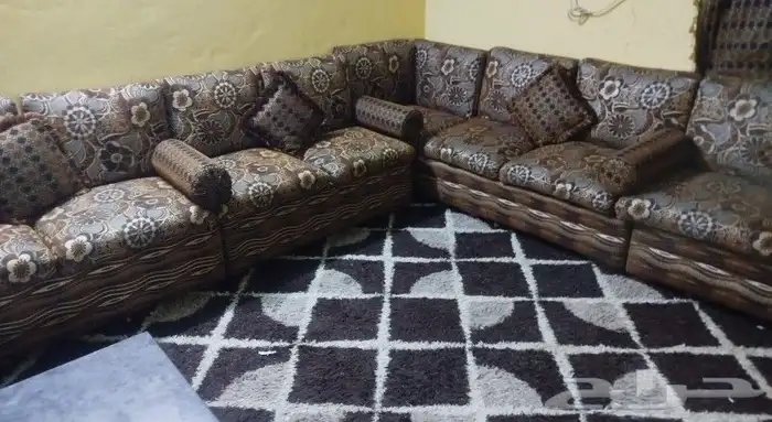 كنب مجلس للبيع تقريبا 12 متر مع الفراش والطاولات 2