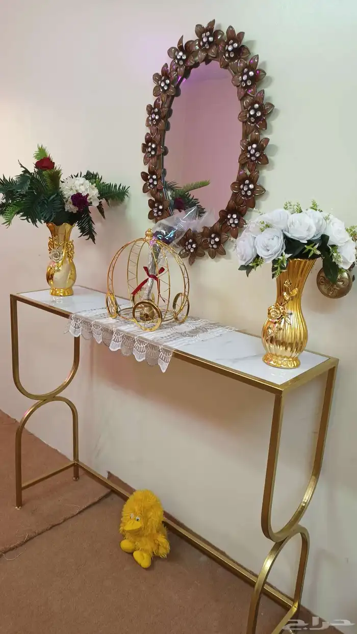 مدخل ذهبي مع مزهريات ورود 5