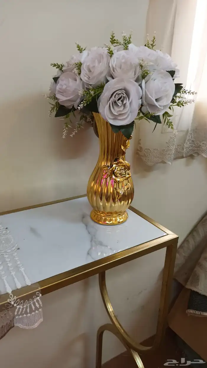 مدخل ذهبي مع مزهريات ورود 2