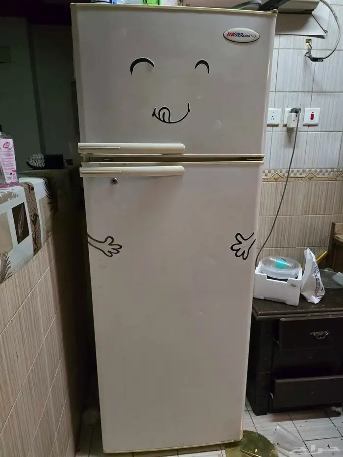 ثلاجه حالتها ممتازه مخرج 16 حي الفيحاء 650 ريال فقط 0