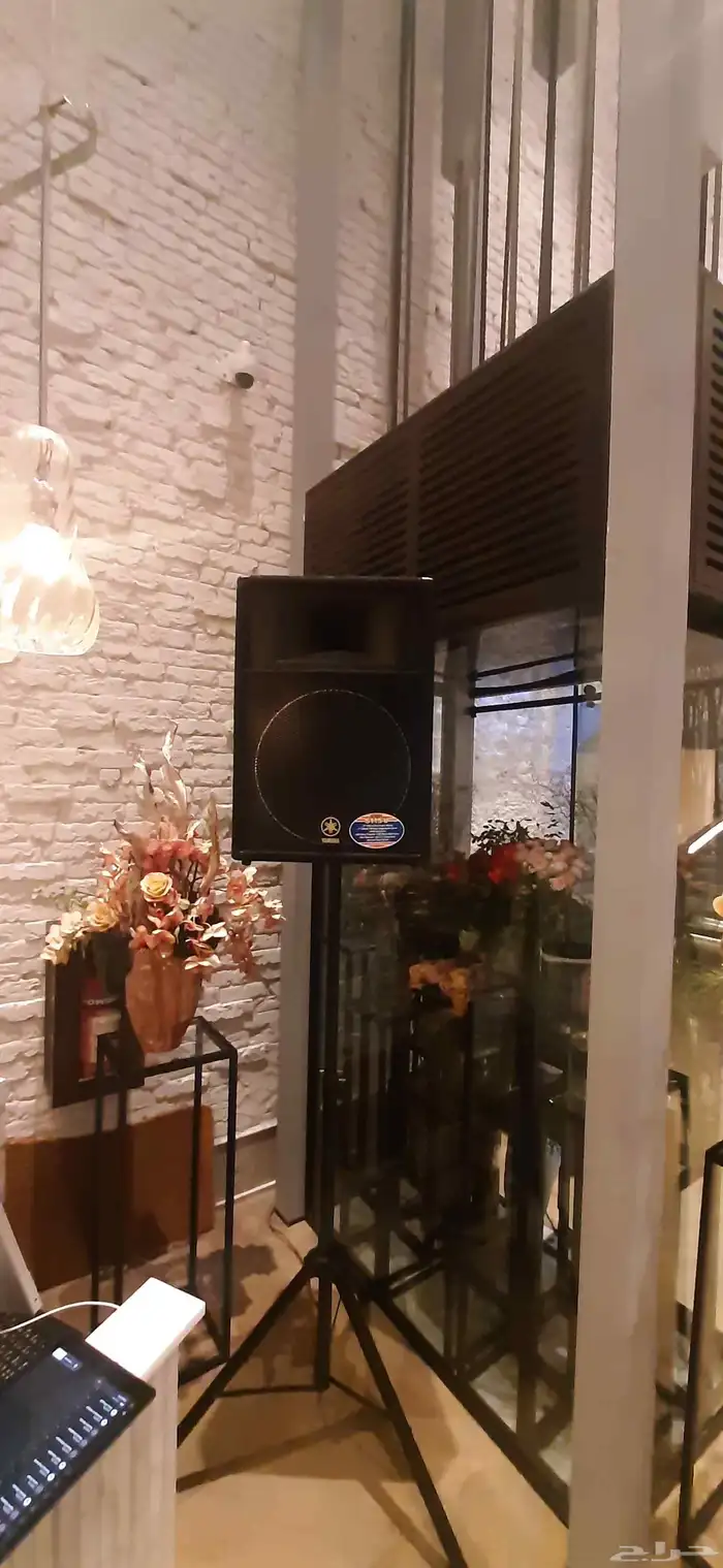 تأجير سماعات ار سي اف 8