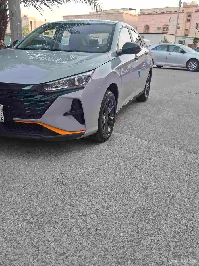 دونغ فينج E1 2025 3