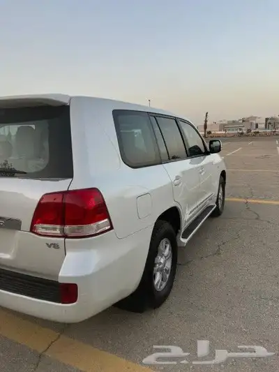 جيب لاندكروزر 2010 شرط بدي ومحركات 1