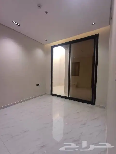 للبيع شقه ارضيه تمليك حي الرمال تنال 4