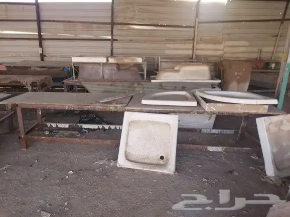 فرن حديد حراري شغال وطاولات حديد وسكراب للبيع 3