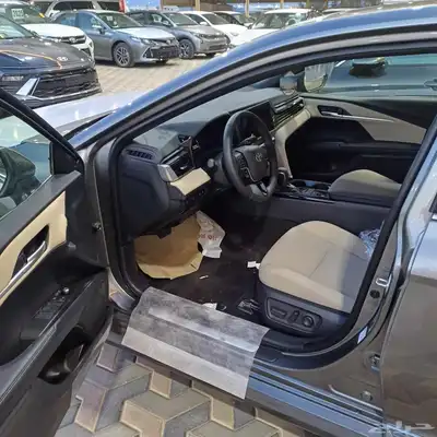 تويوتا كامري LE اسود 2025 بطاقة اول مالك 7