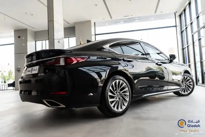 لكزس ES350 للتاجير قيادة لتاجير السيارات rent cars 2