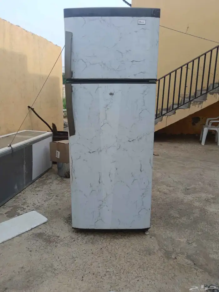 ثلاجة على السوم   مشكلتها فقط تسرب ماء من خلف 1