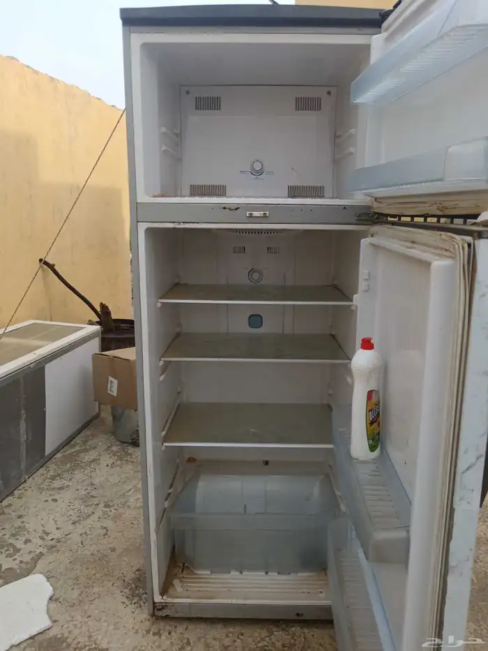 ثلاجة على السوم   مشكلتها فقط تسرب ماء من خلف 2