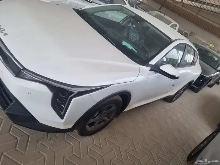 كيا كي 4 ستاندر 1.6 لتر جنوط كاميرا حساسات ومثبت سرعة 2026 1