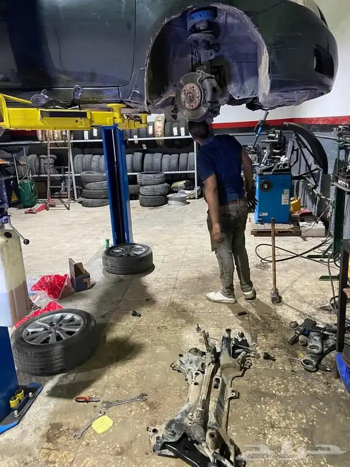 فني محترف دوده ومفصلات وعضلات السيارات جميع انواع السيارات ا 1