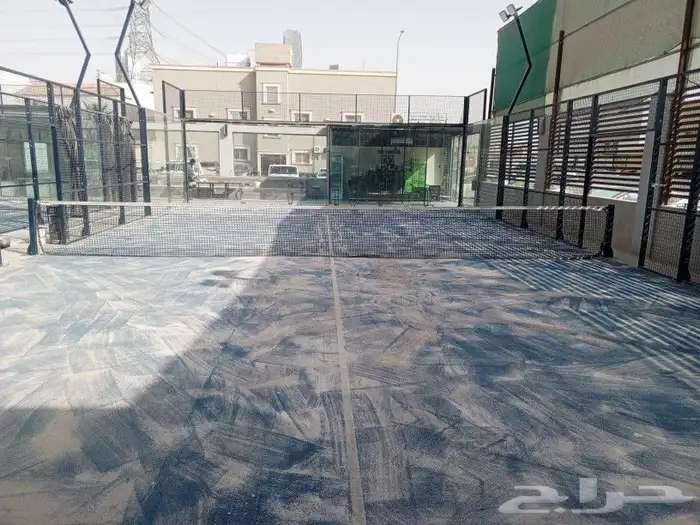 فني فك وتركيب جميع انواع ملاعب بادل 1