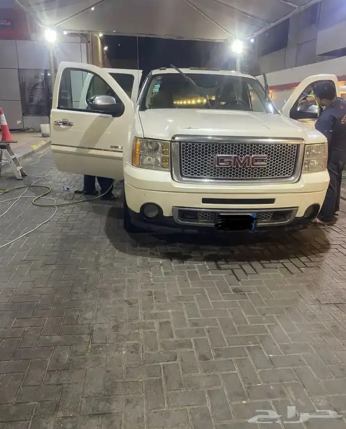 GMC دينالي 2012 3