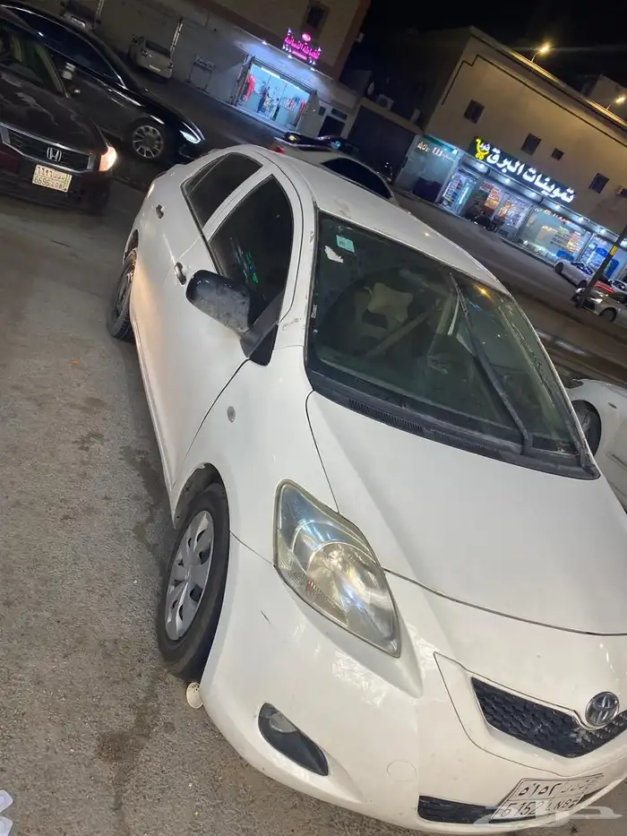 يارس 2012 سياره نظيفه على الشرط على الفحص 4